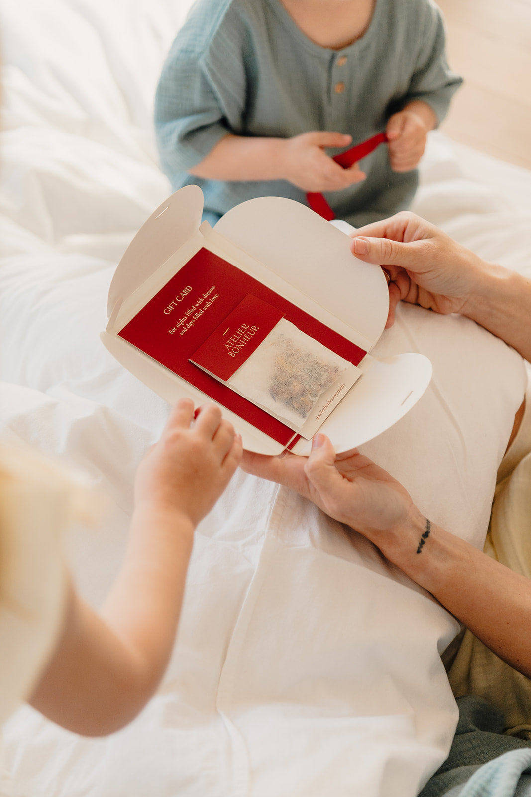 Atelier Bonheur fysieke cadeaubon. Mooie cadeaubon voor pyjama met thee.